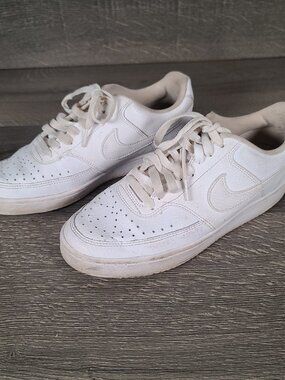 Women’s Nike Women's Size 8 White Court Vision Low CD5434-100